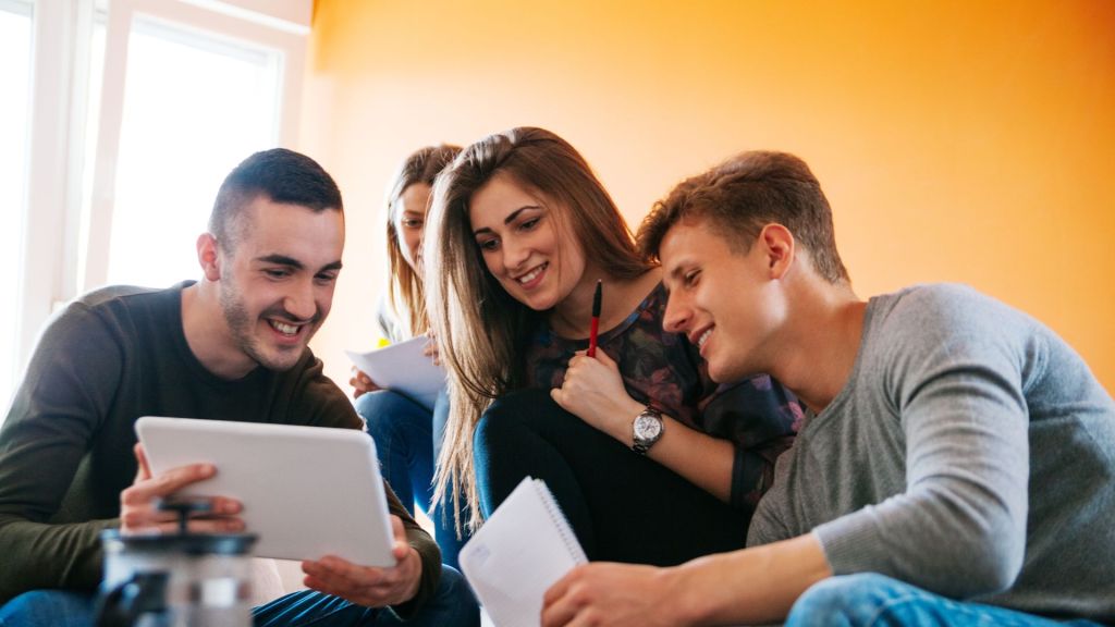 student-in-regatul-unit